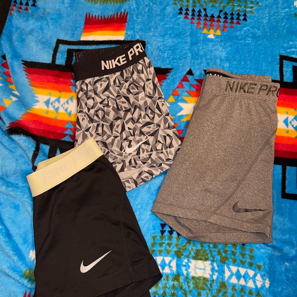 Nike Small Patterned And Solid Shorts Set - image 1